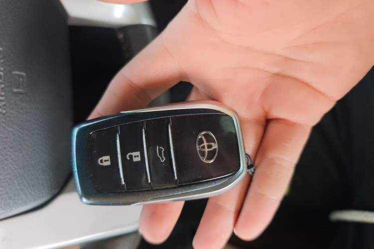 Used Toyota Prado 2010 4.0L Automatic TX-L Vehicle Key