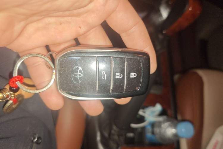 Used Toyota Prado 2010 4.0L Automatic TX-L Vehicle Key