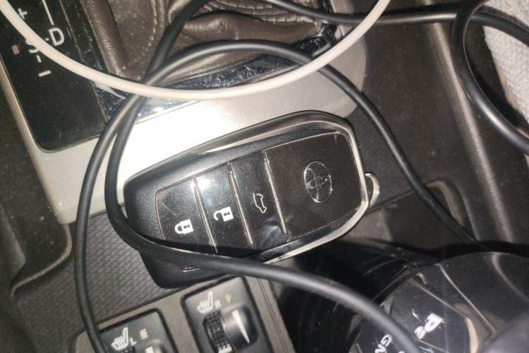 Used Toyota Prado 2010 4.0L Automatic TX-L Vehicle Key