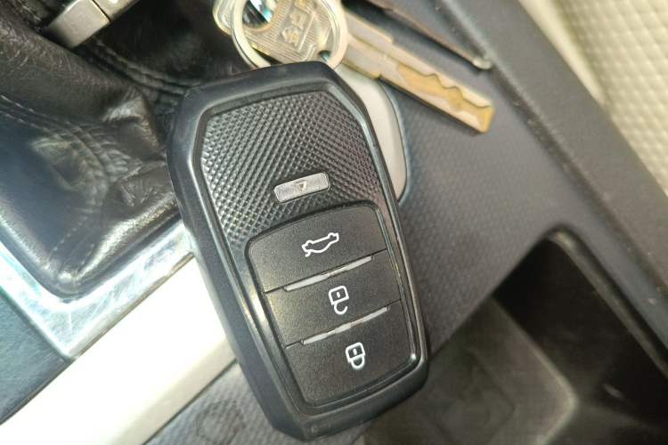 Used Toyota Prado 2010 4.0L Automatic TX-L Vehicle Key
