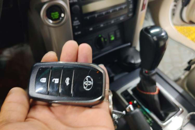 Used Toyota Prado 2010 4.0L Automatic TX-L Vehicle Key