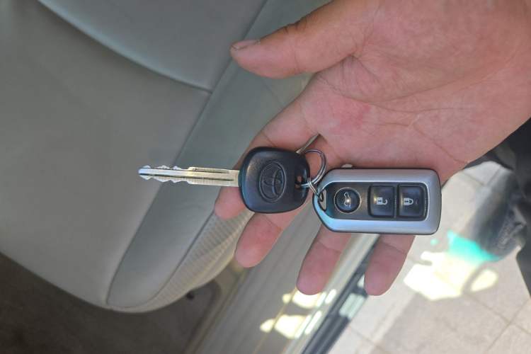 Used Toyota Prado 2010 2.7L Automatic Deluxe Edition Vehicle Key