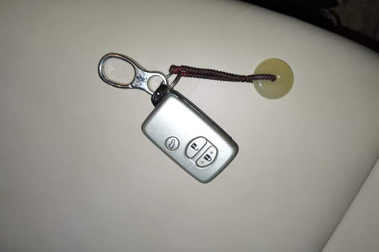 Used Toyota Prado 2010 4.0L Automatic TX-L Vehicle Key