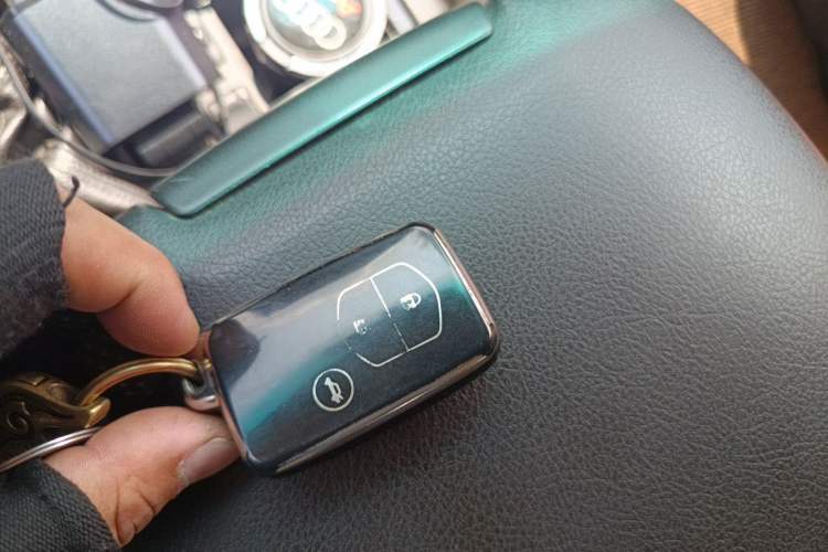 Used Toyota Prado 2010 4.0L Automatic TX-L Vehicle Key
