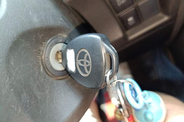 Used Toyota Prado 2010 2.7L Automatic Deluxe Edition Vehicle Key