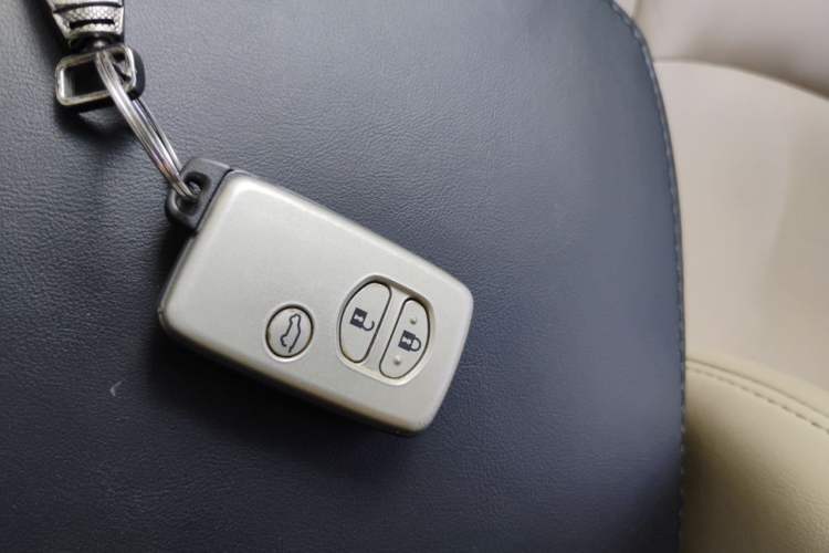 Used Toyota Prado 2010 4.0L Automatic TX-L Vehicle Key