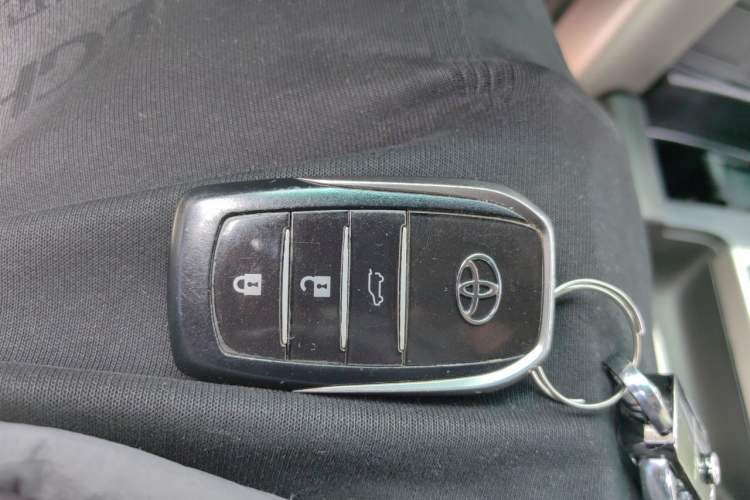 Used Toyota Prado 2010 4.0L Automatic TX-L Vehicle Key