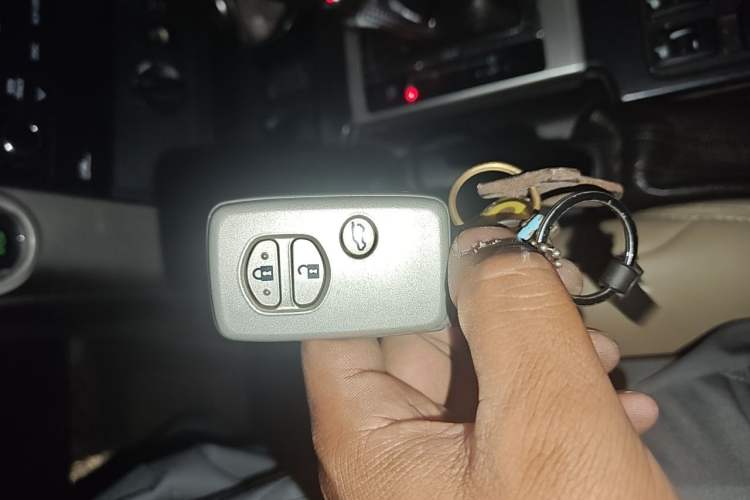 Used Toyota Prado 2010 4.0L Automatic TX-L NAVI Vehicle Key