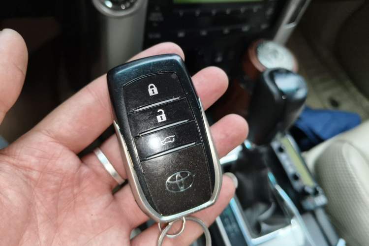 Used Toyota Prado 2010 4.0L Automatic TX-L Vehicle Key