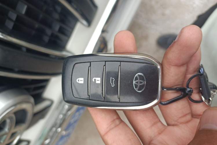 Used Toyota Prado 2010 4.0L Automatic TX-L Vehicle Key