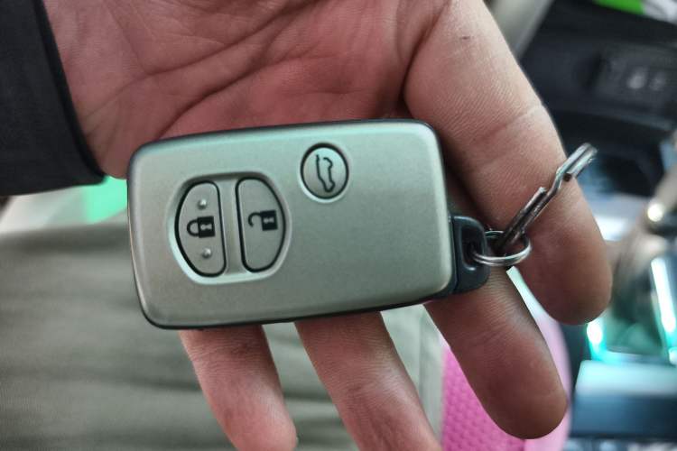 Used Toyota Prado 2010 4.0L Automatic TX-L Vehicle Key