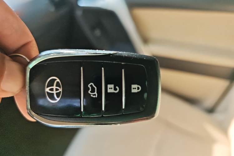 Used Toyota Prado 2010 4.0L Automatic TX-L Vehicle Key
