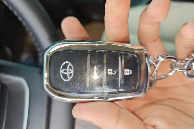 Used Toyota Prado 2010 4.0L Automatic VX Vehicle Key