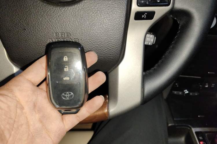 Used Toyota Prado 2010 4.0L Automatic TX-L Vehicle Key