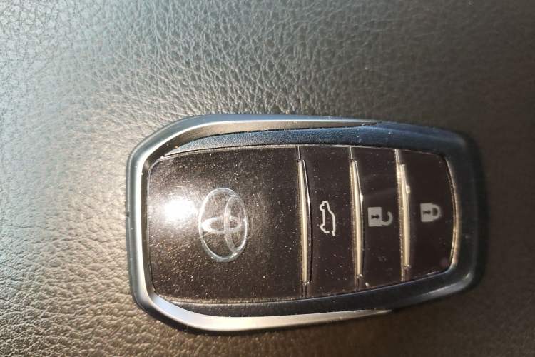 Used Toyota Prado 2010 4.0L Automatic TX-L Vehicle Key