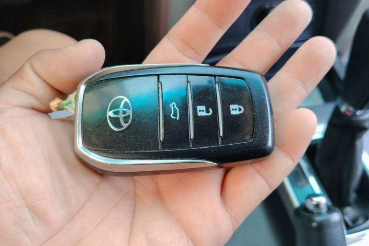 Used Toyota Prado 2010 4.0L Automatic TX-L Vehicle Key