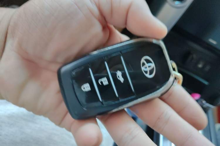 Used Toyota Prado 2010 4.0L Automatic TX-L Vehicle Key