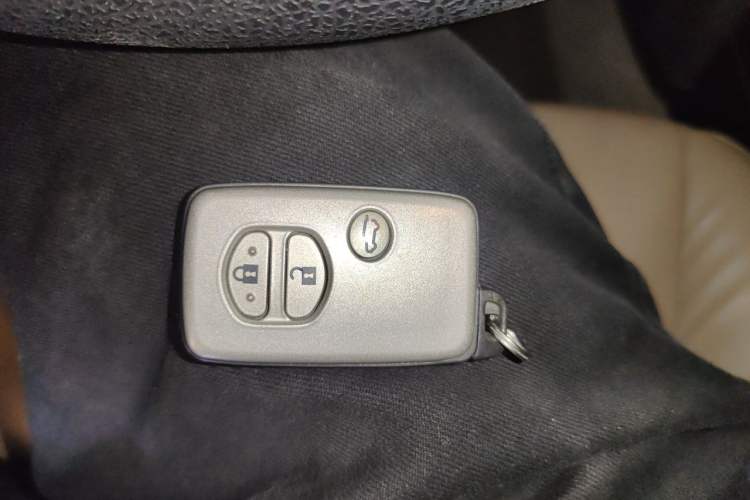Used Toyota Prado 2010 4.0L Automatic TX-L Vehicle Key