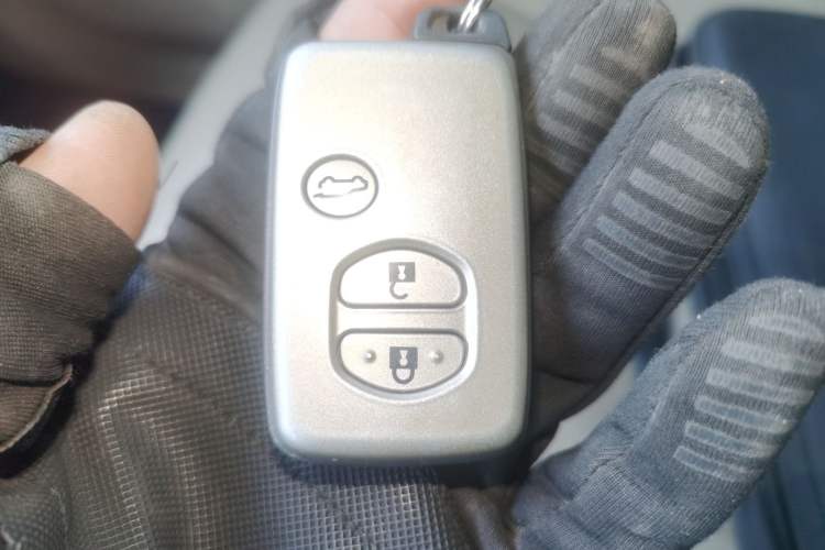 Used Toyota Prado 2010 4.0L Automatic TX-L Vehicle Key