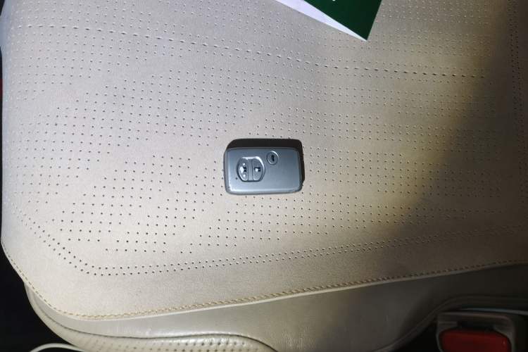 Used Toyota Prado 2010 4.0L Automatic TX-L Vehicle Key