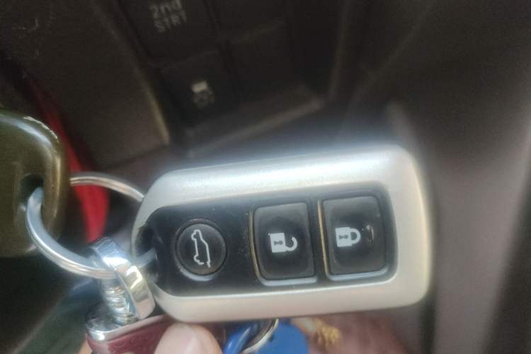 Used Toyota Prado 2010 2.7L Automatic Deluxe Edition Vehicle Key