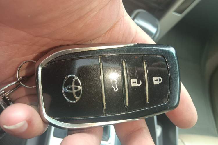 Used Toyota Prado 2010 4.0L Automatic TX-L Vehicle Key