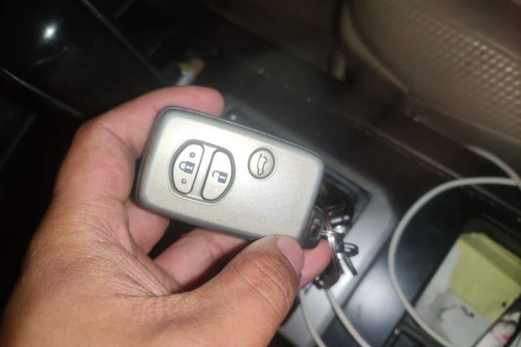 Used Toyota Prado 2010 4.0L Automatic TX-L Vehicle Key
