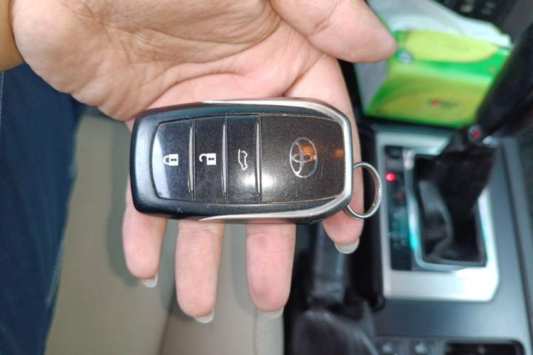 Used Toyota Prado 2010 4.0L Automatic TX-L Vehicle Key