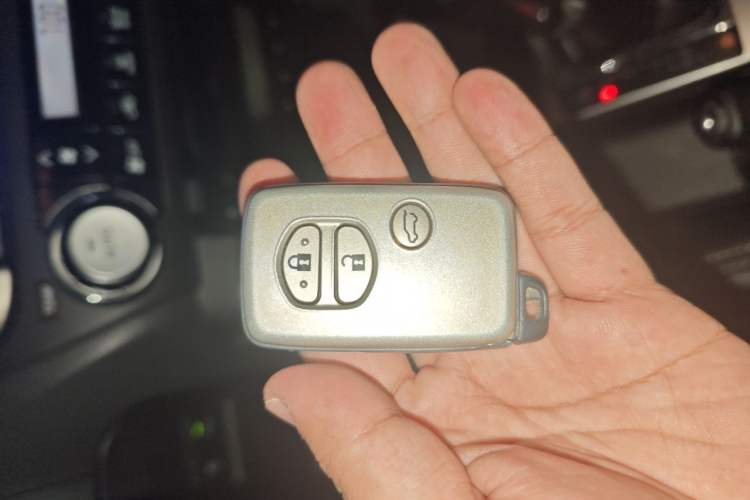 Used Toyota Prado 2010 4.0L Automatic TX-L Vehicle Key