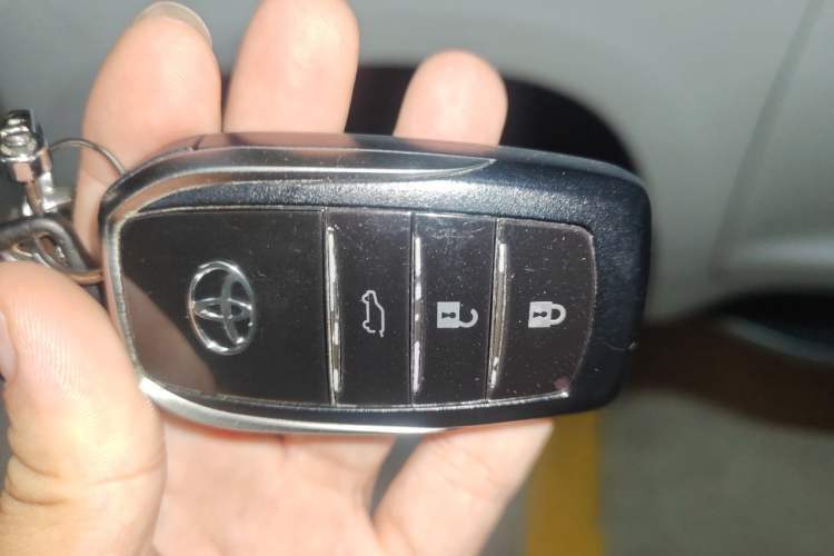 Used Toyota Prado 2010 4.0L Automatic TX-L Vehicle Key