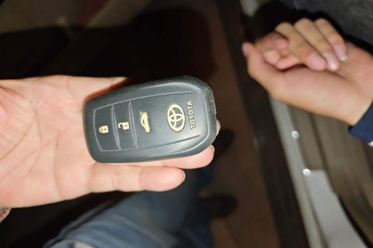 Used Toyota Prado 2010 4.0L Automatic TX-L Vehicle Key
