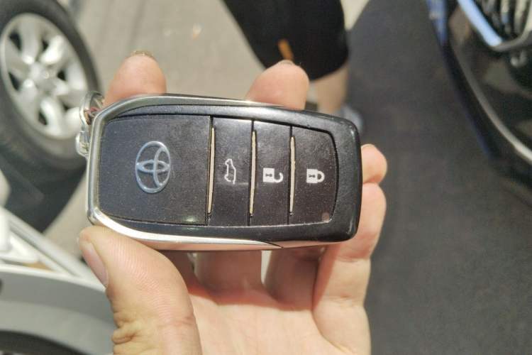 Used Toyota Prado 2010 4.0L Automatic TX-L Vehicle Key