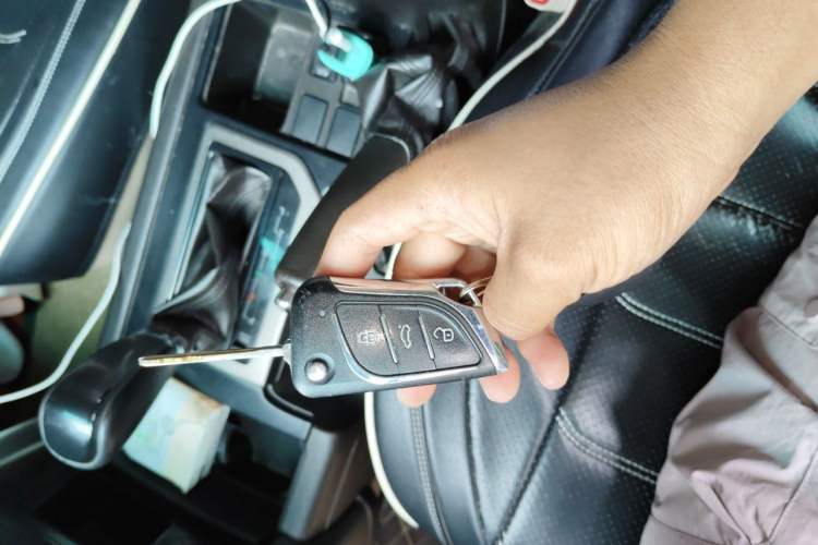 Used Toyota Prado 2010 2.7L Automatic Deluxe Edition Vehicle Key