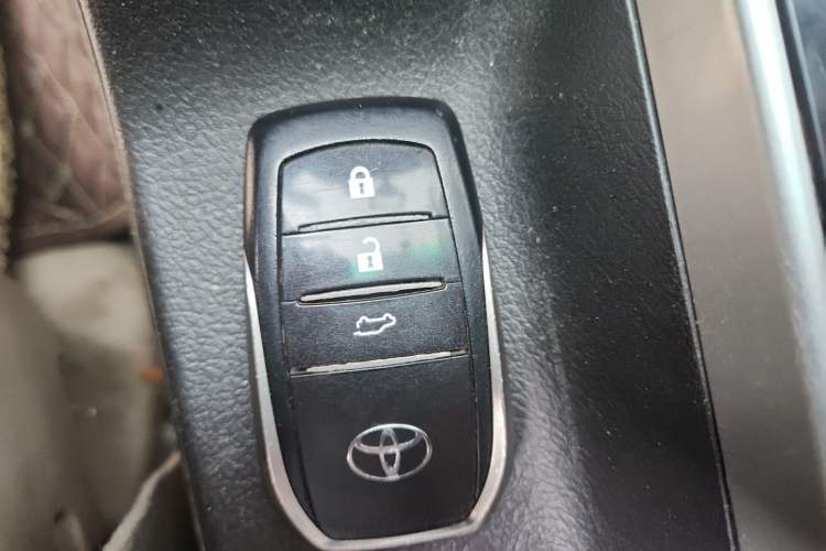 Used Toyota Prado 2010 4.0L Automatic TX-L Vehicle Key
