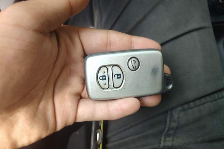 Used Toyota Prado 2010 4.0L Automatic TX-L Vehicle Key