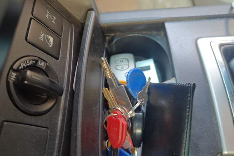 Used Toyota Prado 2010 4.0L Automatic TX-L NAVI Vehicle Key