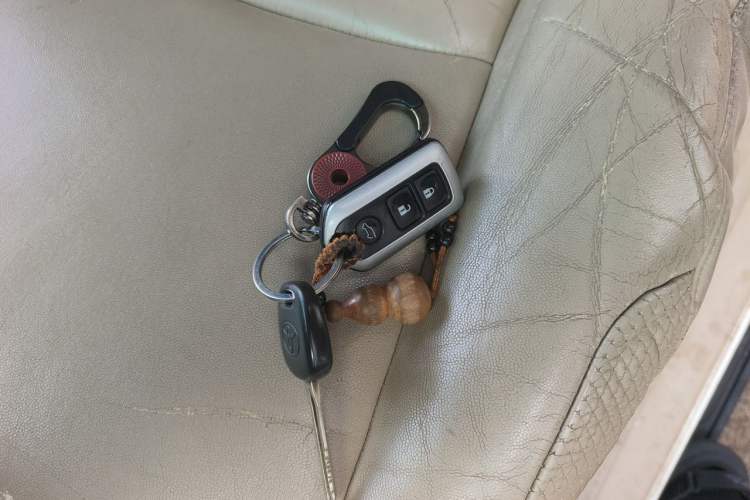 Used Toyota Prado 2010 2.7L Automatic Deluxe Edition Vehicle Key