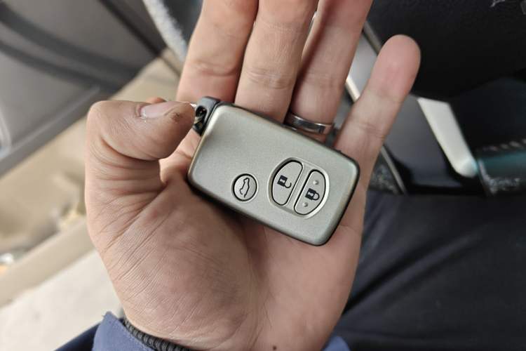 Used Toyota Prado 2010 4.0L Automatic TX-L Vehicle Key