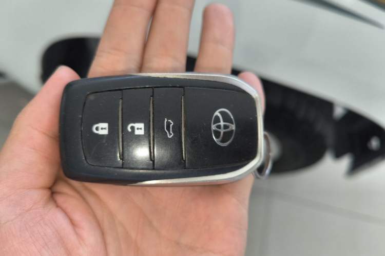 Used Toyota Prado 2010 4.0L Automatic TX-L Vehicle Key
