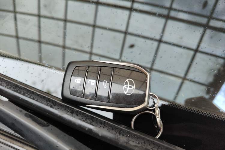 Used Toyota Prado 2010 4.0L Automatic TX-L Vehicle Key