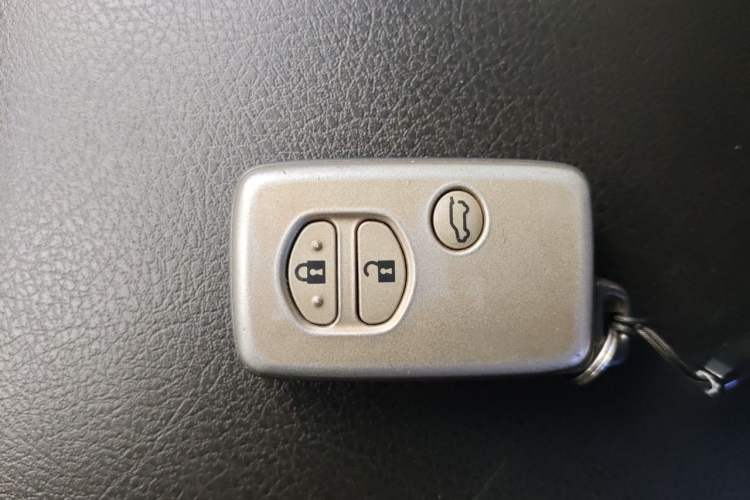 Used Toyota Prado 2010 4.0L Automatic TX-L Vehicle Key
