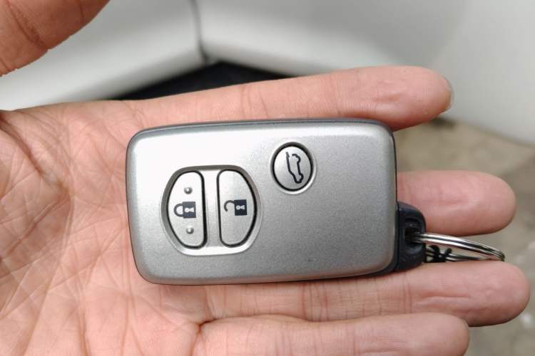 Used Toyota Prado 2010 4.0L Automatic TX-L Vehicle Key