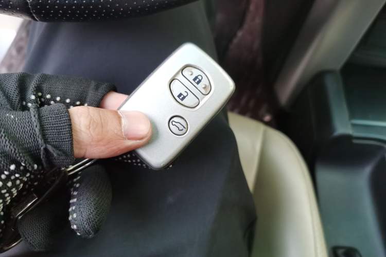 Used Toyota Prado 2010 4.0L Automatic TX-L Vehicle Key