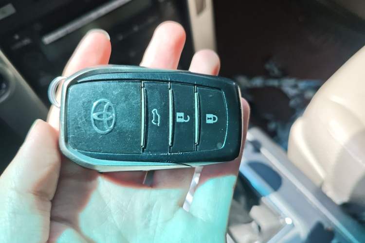 Used Toyota Prado 2010 4.0L Automatic TX-L Vehicle Key