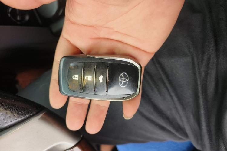 Used Toyota Prado 2010 2.7L Automatic Deluxe Edition Vehicle Key