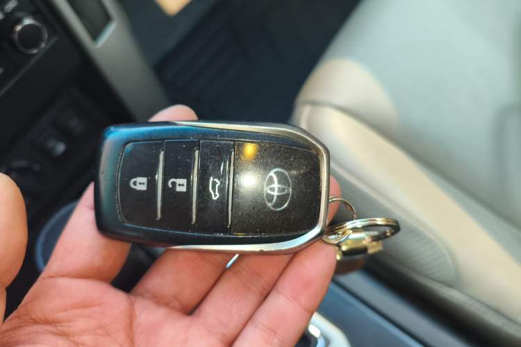 Used Toyota Prado 2010 4.0L Automatic TX-L Vehicle Key