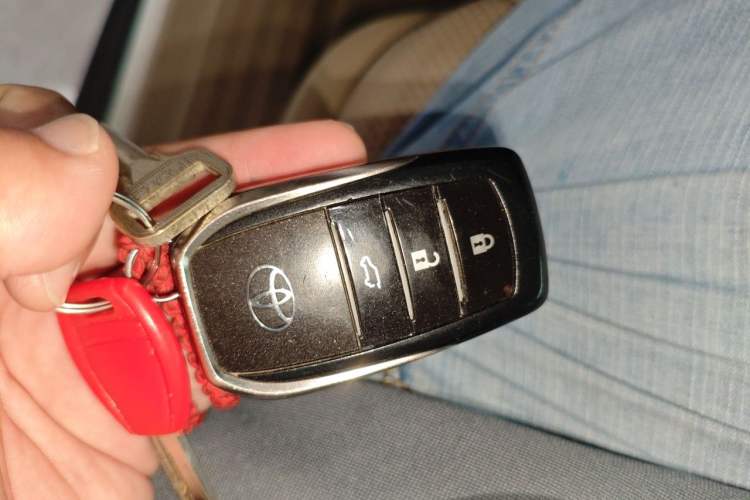 Used Toyota Prado 2010 4.0L Automatic TX-L Vehicle Key