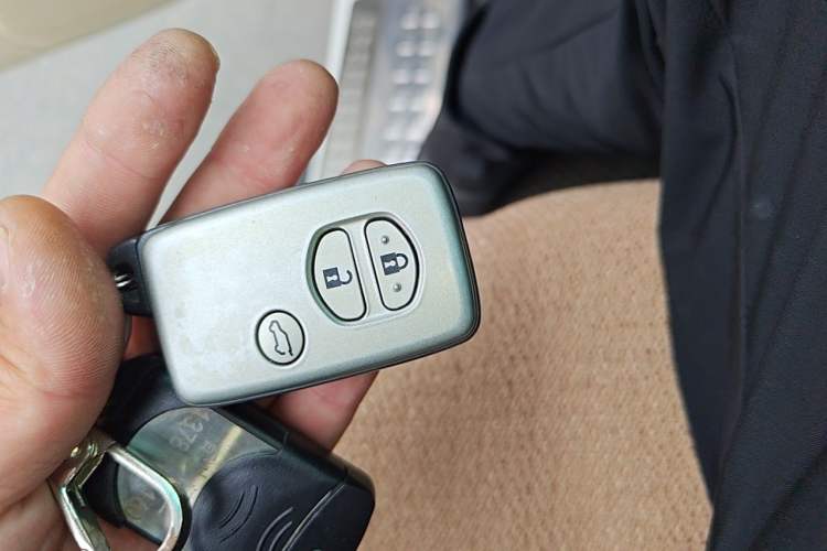Used Toyota Prado 2010 4.0L Automatic TX-L Vehicle Key