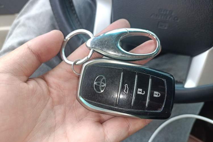 Used Toyota Prado 2010 4.0L Automatic TX-L Vehicle Key