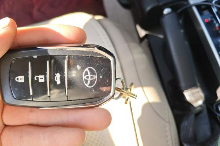 Used Toyota Prado 2010 4.0L Automatic TX-L Vehicle Key